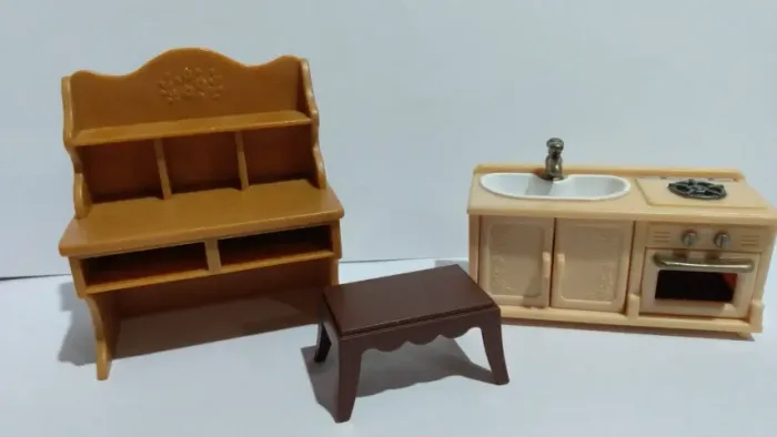 Lote mini móveis para casinha Sylvanian Families.