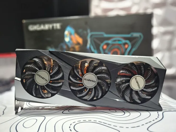 RX7600 8GB TRIPLO FAN