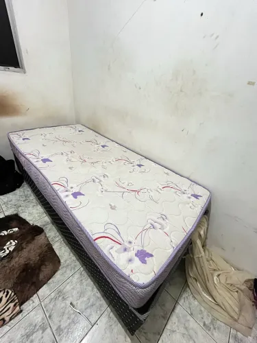Vendo cama de solteiro semi nova da ortobom