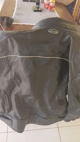 Vendo jaqueta de couro em ótimo estado 