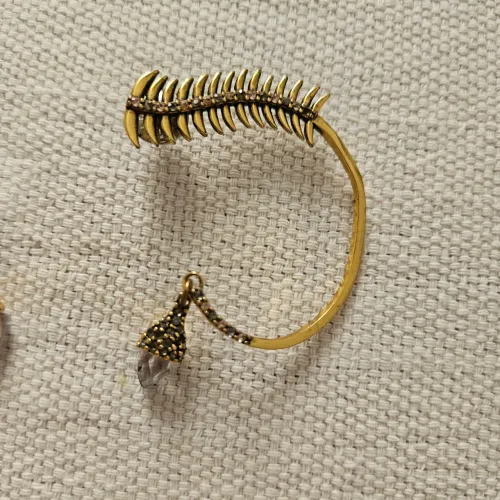 Ear cuff designer de luxo Camila Klein