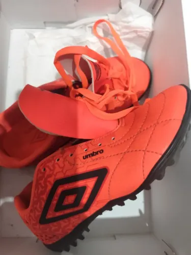 Chuteira umbro n°37