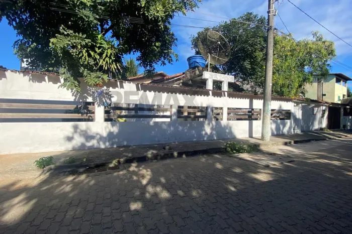 Casa frente para o mar com terreno de 1.000 m² em Ponta dos Castelhanos