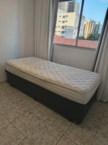VENDO CAMA DE SOLTEIRO+BOX BÁU USADO (SEPARADAMENTE OU JUNTOS)