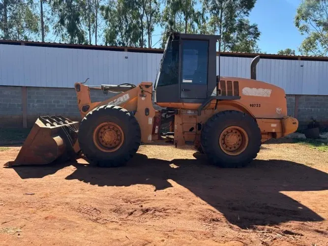 Pá Carregadeira - CASE 621D