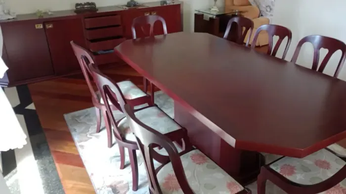 Conjunto Mesa de Jantar + 8 cadeiras + Armário aparador em MOGNO