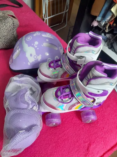 Vendo patins roxo seminovo
