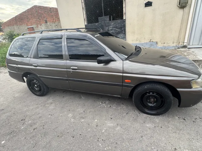 Ford Escort GL 1.6 MPI 2001