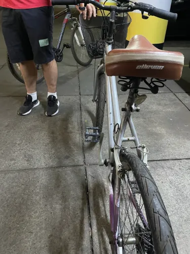 Bicicleta com cestinha 