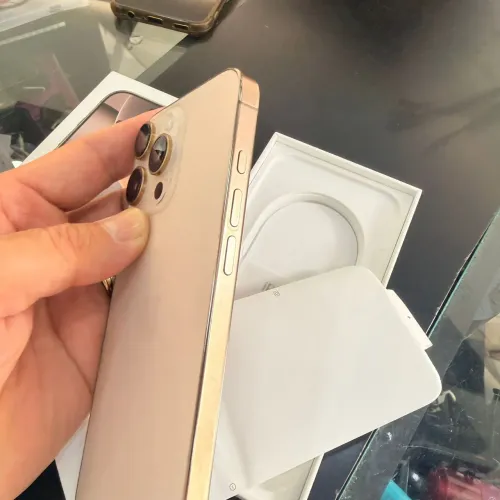 IPHONE MUITO NOVO