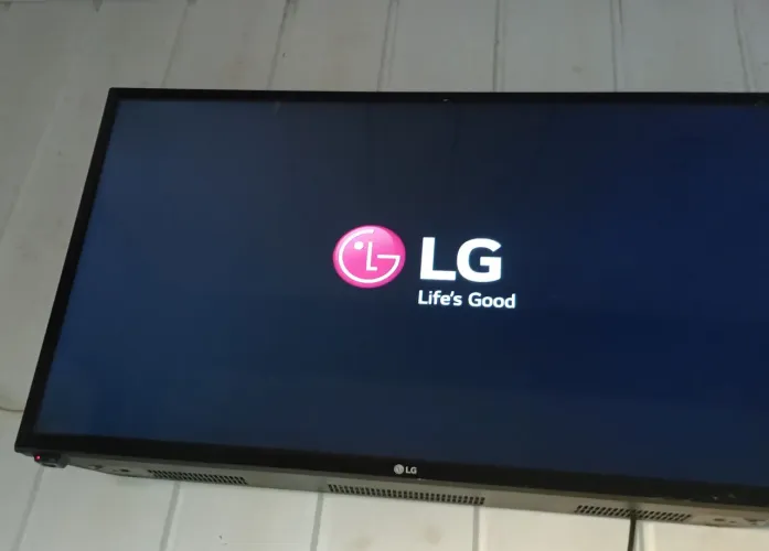 Vendo TV led não e smart 