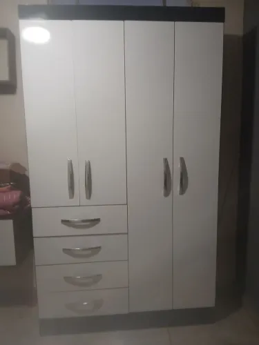 Guarda roupas 4 portas