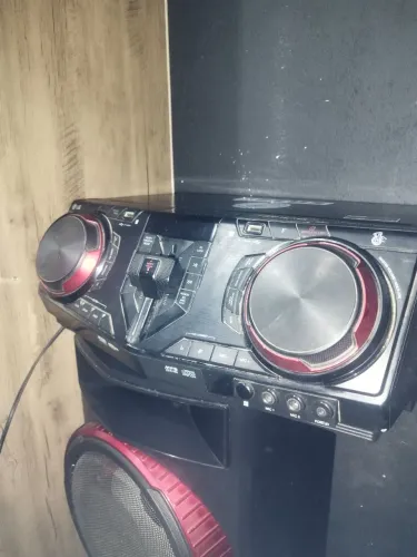 Mini System LG XBoom CJ87 - Potência de 1800W RMS