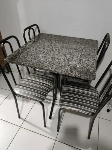 Mesa 4 cadeiras