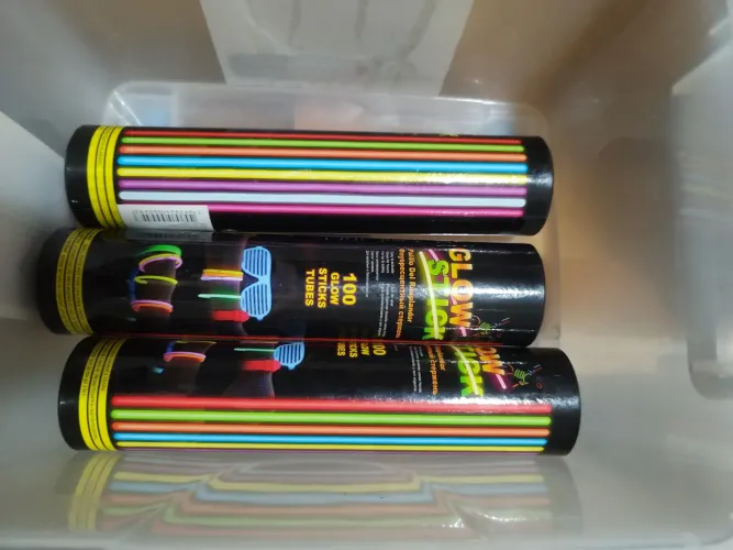 Itens neon para festa