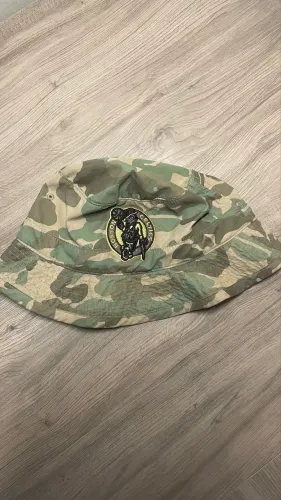 Bucket Hat Mitchell & Ness Boston Celtics - Estampa Camuflada - Original NBA