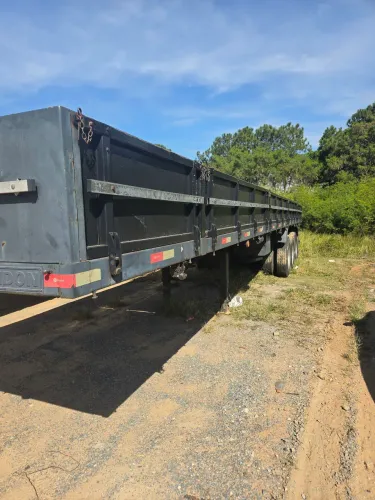 Carreta Randon grade baixa 13,8 mtrs com Pneus