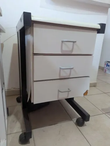 Gaveteiro com porta escondida