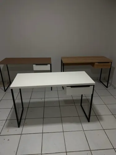 Mesas com pé de ferro