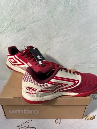 Chuteira Futsal Umbro Pró 5 Bump Club Unissex - Branco+Vermelho