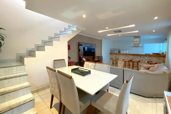 Casa à Venda - João Pinheiro, 8 Quartos, 326 m2