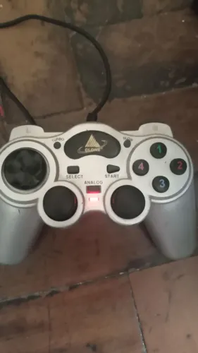 Vendo este controle remoto p/ video game!