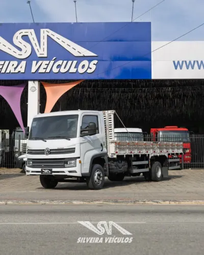 VW 11.180 - Ano: 2025 - Carroceria