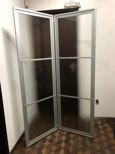 Biombo de vidro
