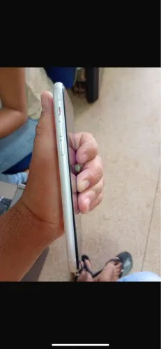 Vendo iPhone XR branco de 64 gigas leia o anúncio