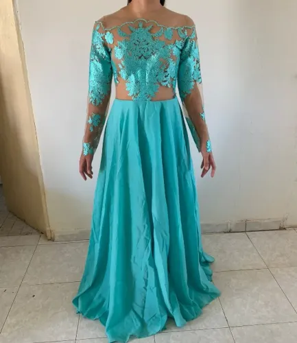 Vestido de Festa com Tule e Costa Nua