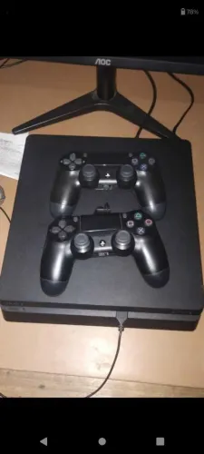 PS4 SLIM 1TB COM 2 CONTROLES ORIGINAL