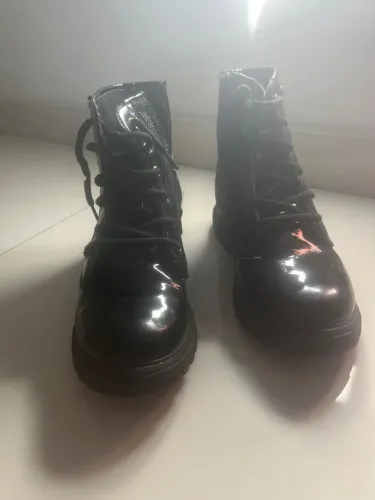 Bota preta linda