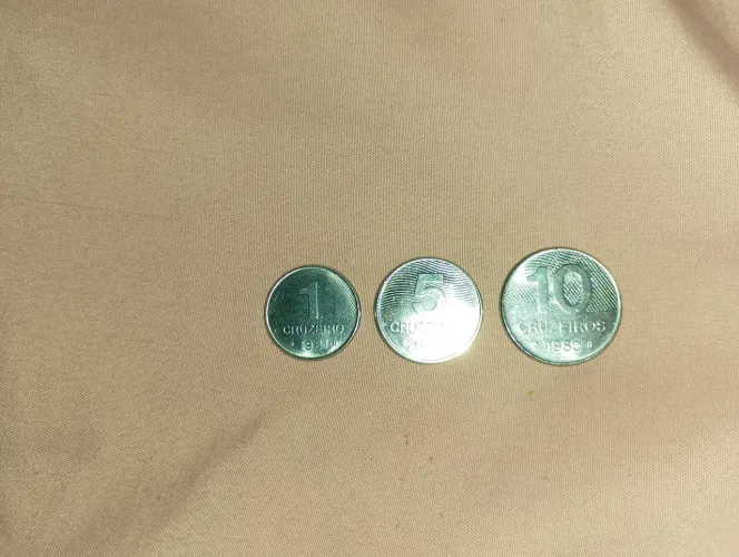 Vendo moedas antigas, 3 moedas de cruzeiros,aço inoxidável, ótimo qualidade.