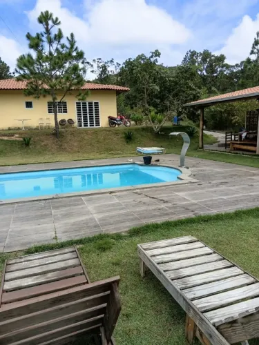 Vendo Sítio,casa de 3 quarto com piscina e riacho no fundo