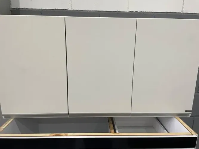 ARMÁRIO PARA COZINHA SUSPENSO COM 3 PORTAS (ÚLTIMA PEÇA)