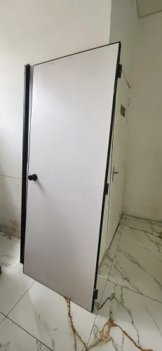 Porta com perfil em alumínio 