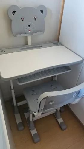 Conjunto de mesa infantil com cadeira regulável