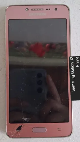 Vendo 4 celulares usados com defeito para concerto ou fazer a retirada de peças