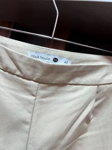 short de alfaiataria feminino com zíper lateral ( c&a)
