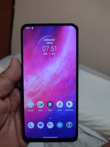 Vendo Celular MOTOROLA ONE HYPER com ótima qualidade da câmera traseira e frontal 