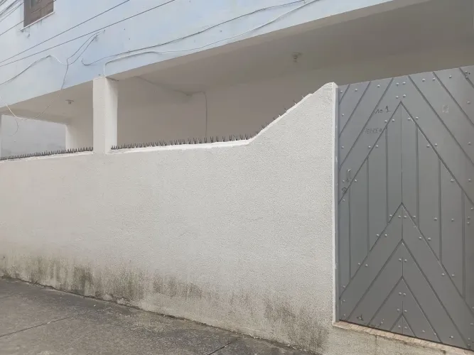 Aluga-se casa térrea itapua