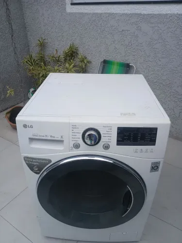 lava e seca 11kg Lg muito conservada e silenciosa funcionando perfeitamente ? ? ? ?