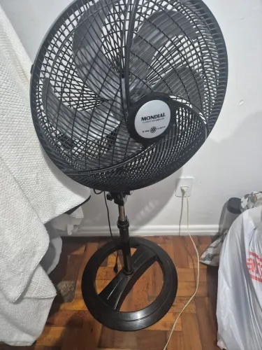 Ventilador de pé mundial 