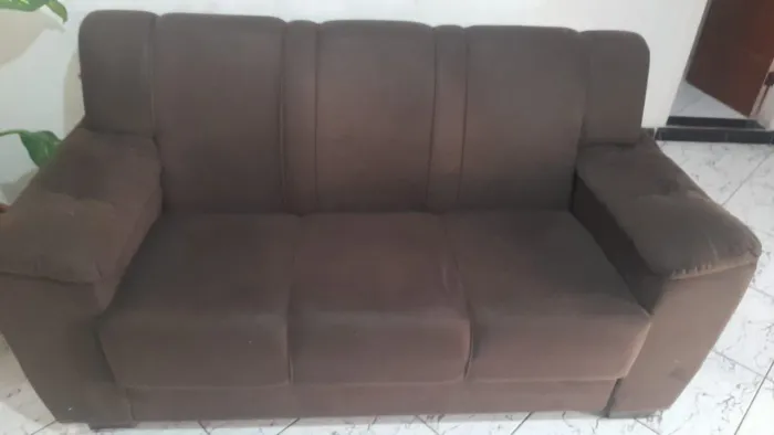 Sofá 2, 3 lugar marrom só 3 meses de uso.