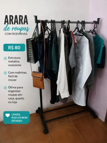 ? Arara de roupas com rodinhas R$80,00
