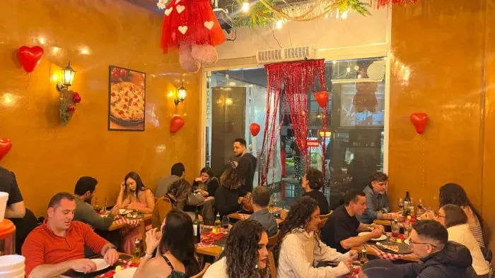 VENDO.: PIZZARIA COMPLETA A VENDA NO B CASTELO BH-MG 3 ANOS DE VIDA .OPORTUNIDADE ÚNICA