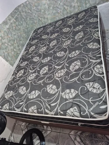 Vende-se cama de casal com base baú ir uma base de solteiro com auxiliar