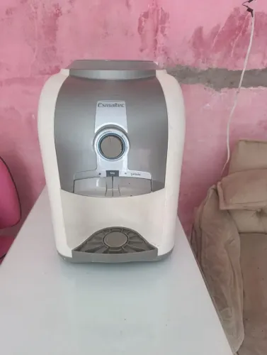 vende-se um bebedor de água