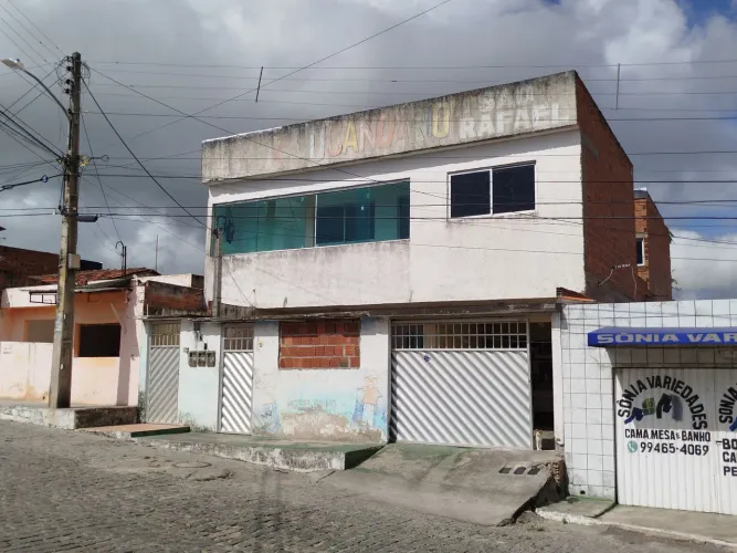 Casa em Caruaru + Dois Apartamentos