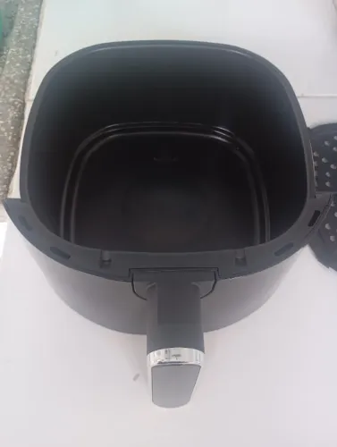 Air fryer praticamente nova.